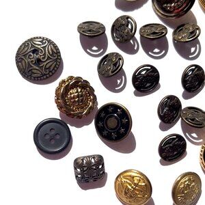 26 METAL BUTTONS